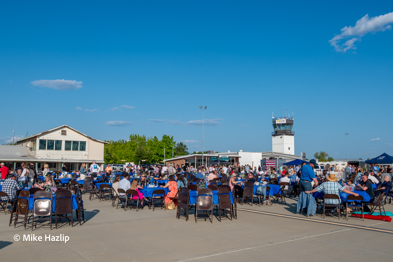 Hundreds turn out for aero squadron fundraiser